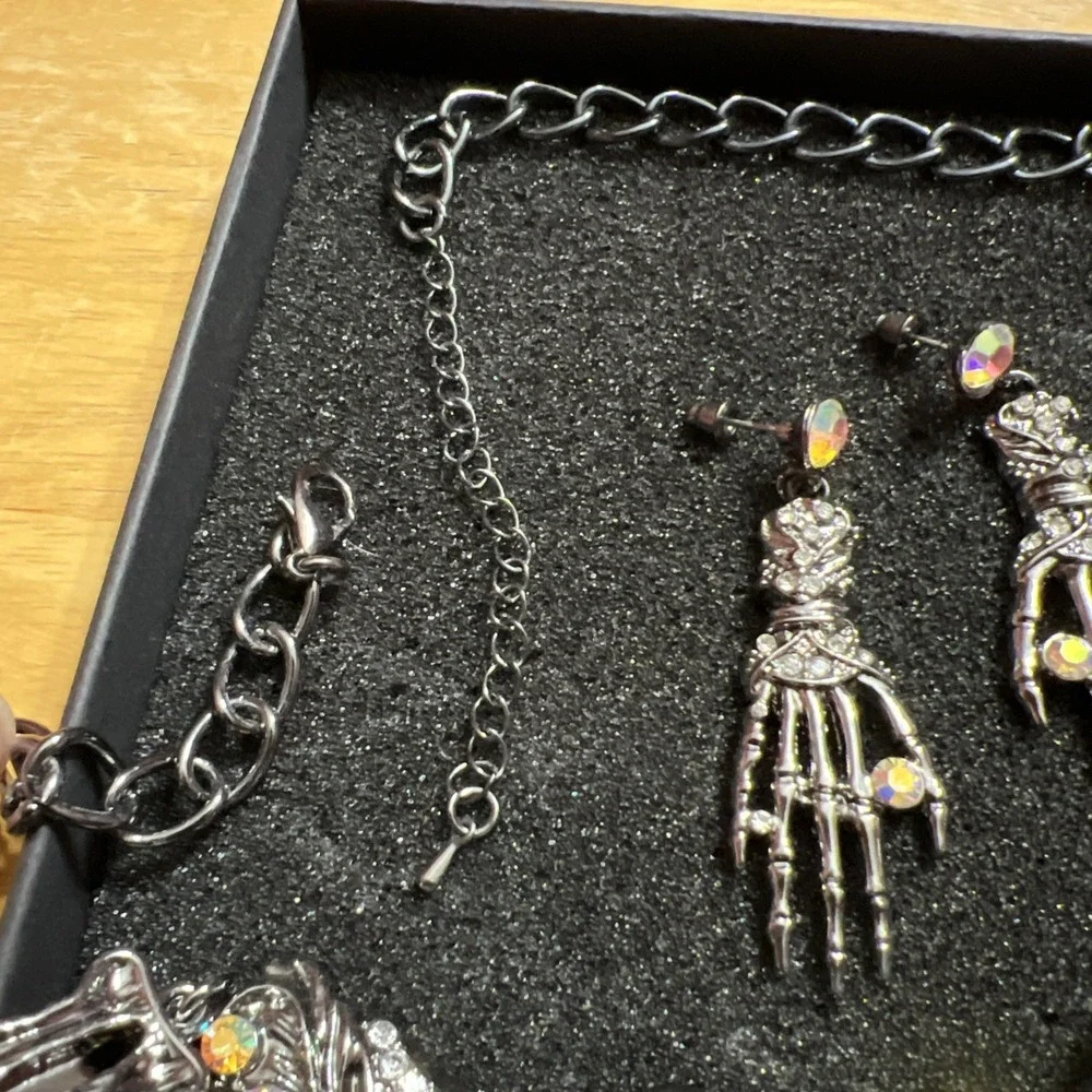 Zhenhui Skeletal Hands GOTIC Chain Choker And Earrings Metal,adjustable